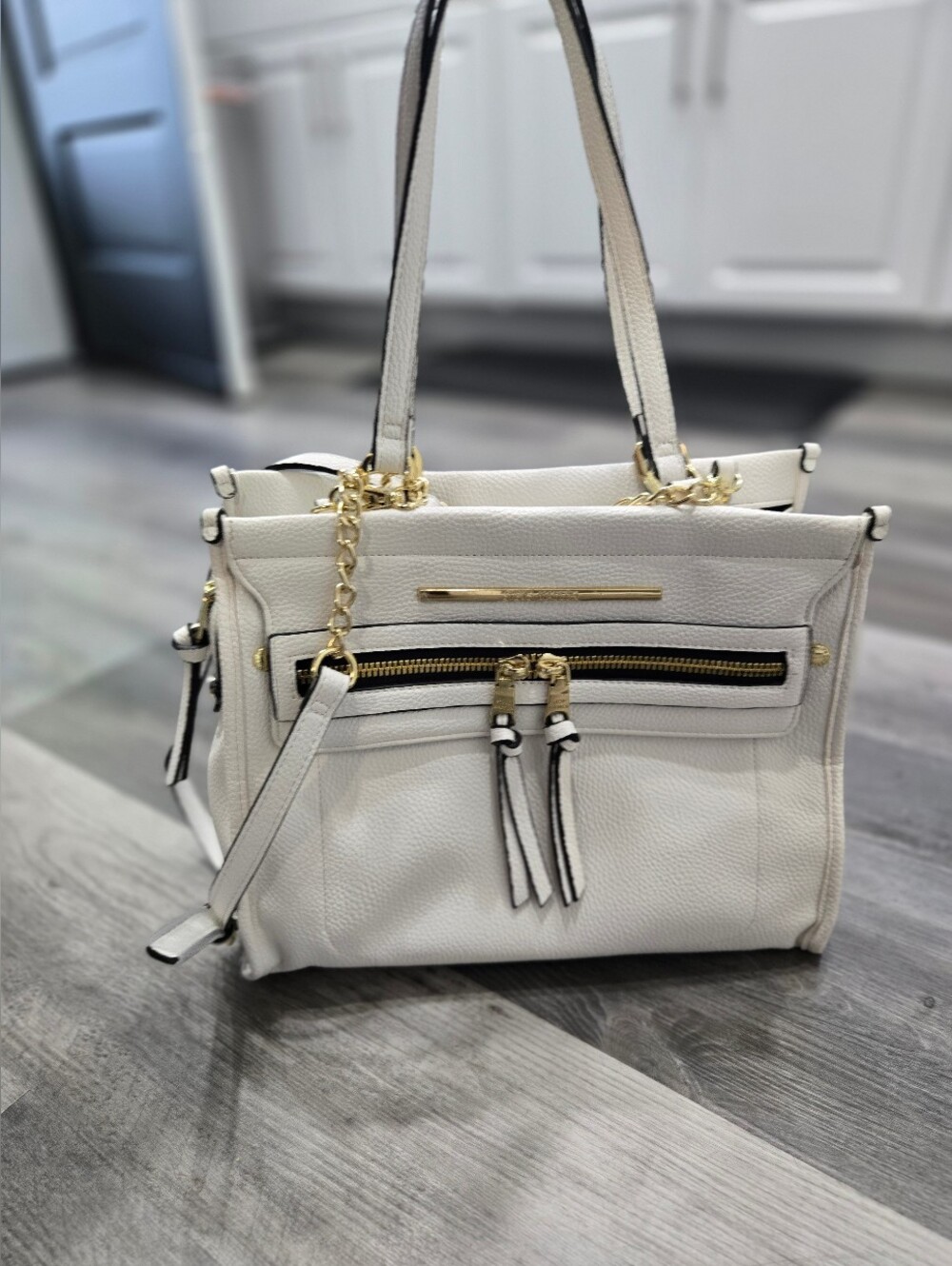 Steve Madden white handbag tote with gold-tone hardware and chain strap accents